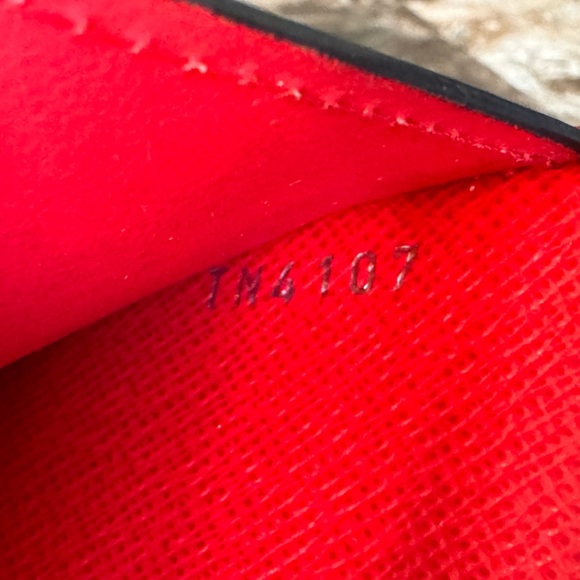 🎀LOUIS VUITTON EPI LEATHER TWIST COMPACT WALLET🎀 - Picture 4 of 12